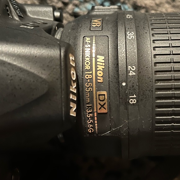 Nikon D3100 digital camera - Picture 4 of 10